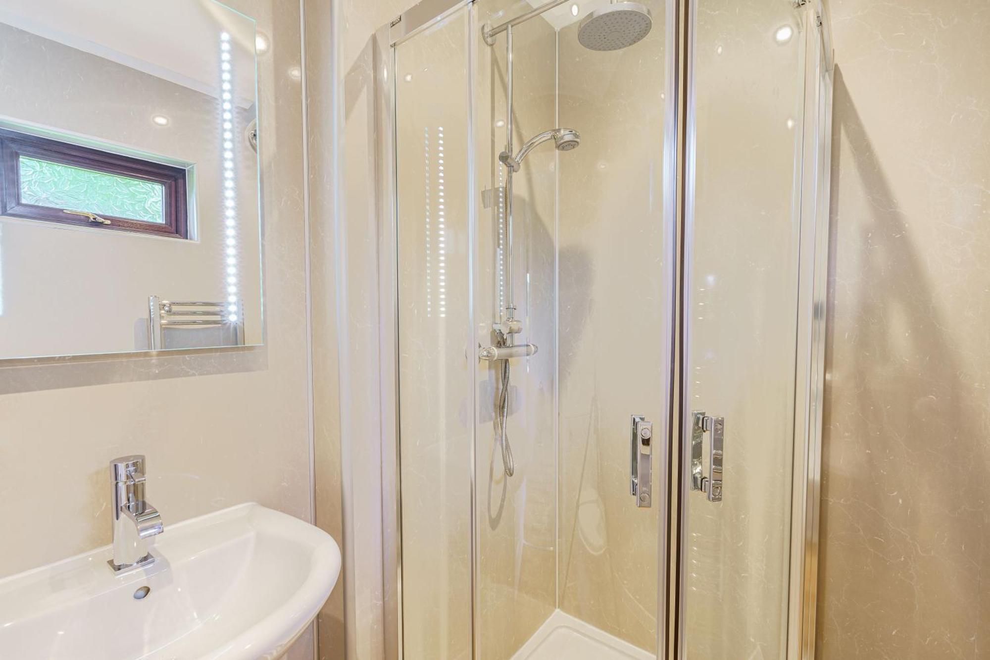 Bluebell 4 With Hot Tub * Newton Stewart