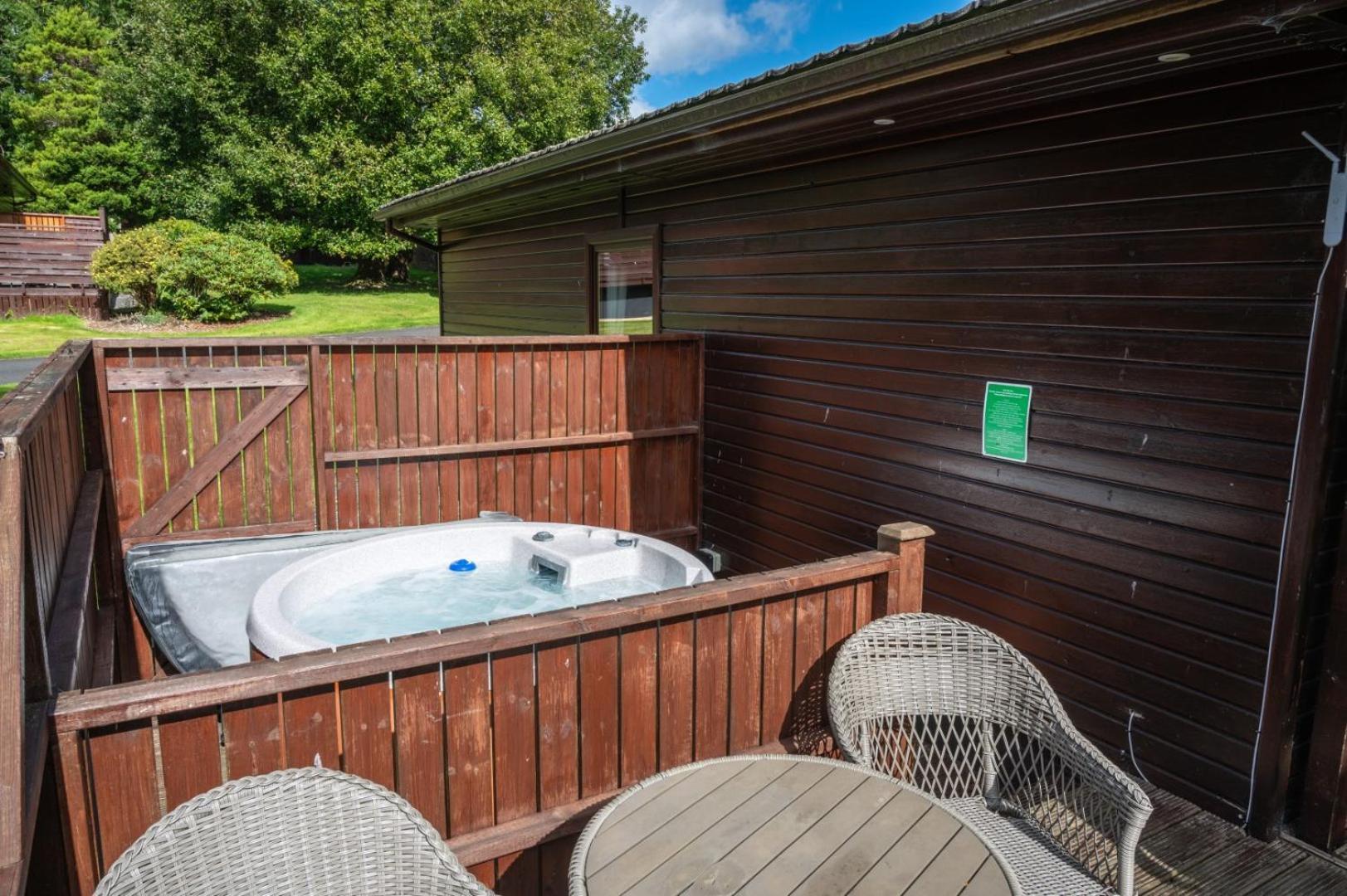 Chalet Bluebell 4 With Hot Tub *