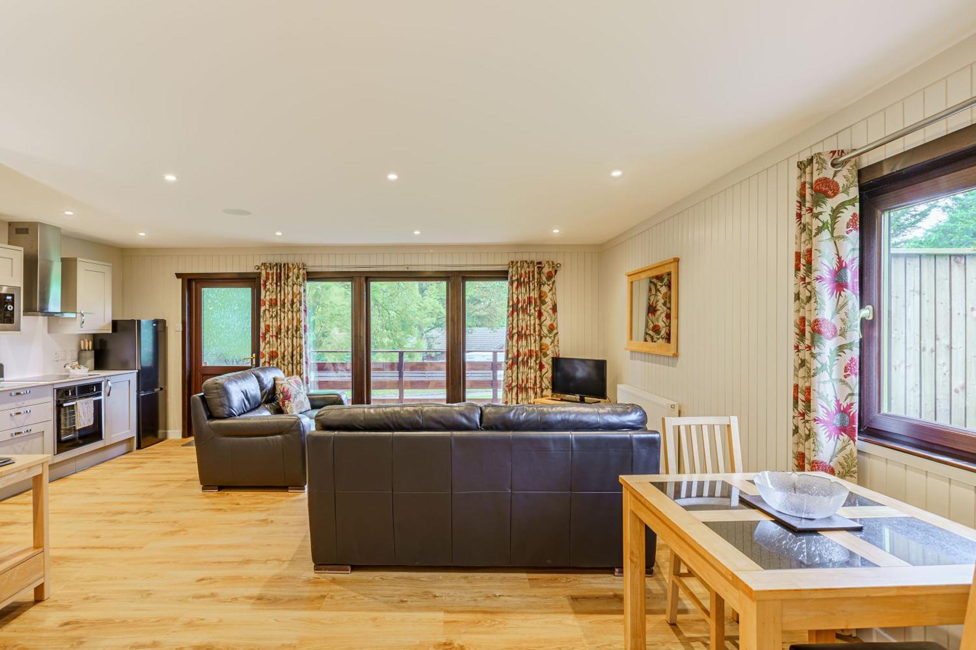 Chalet Bluebell 4 With Hot Tub